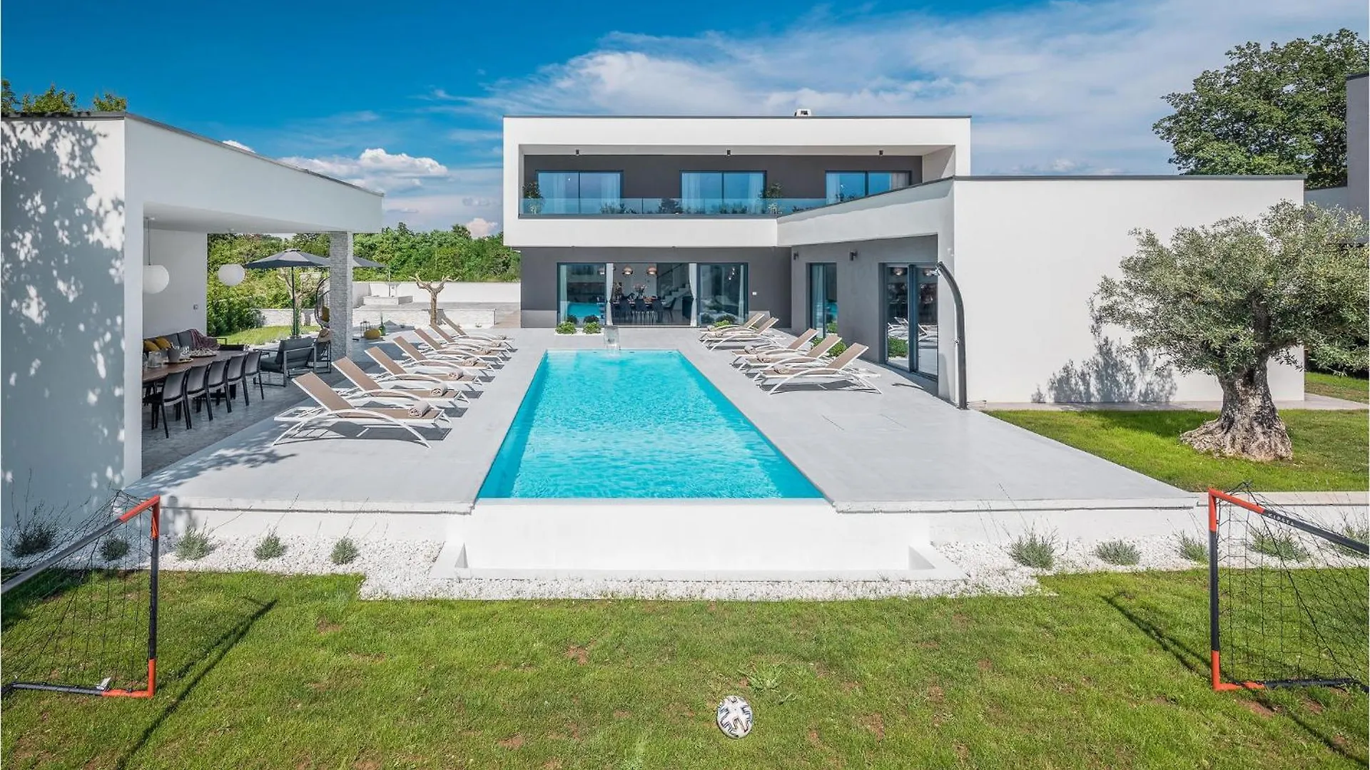 Holiday home 5 Bedroom Nice Home In Sivati