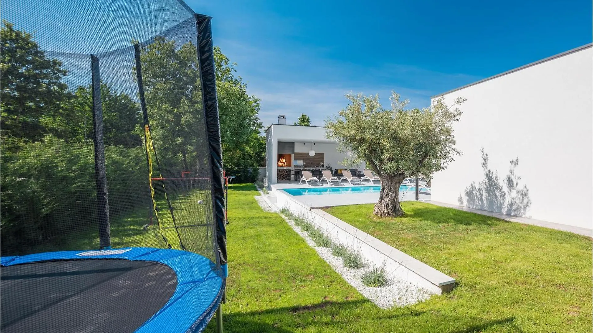 5 Bedroom Nice Home In Sivati